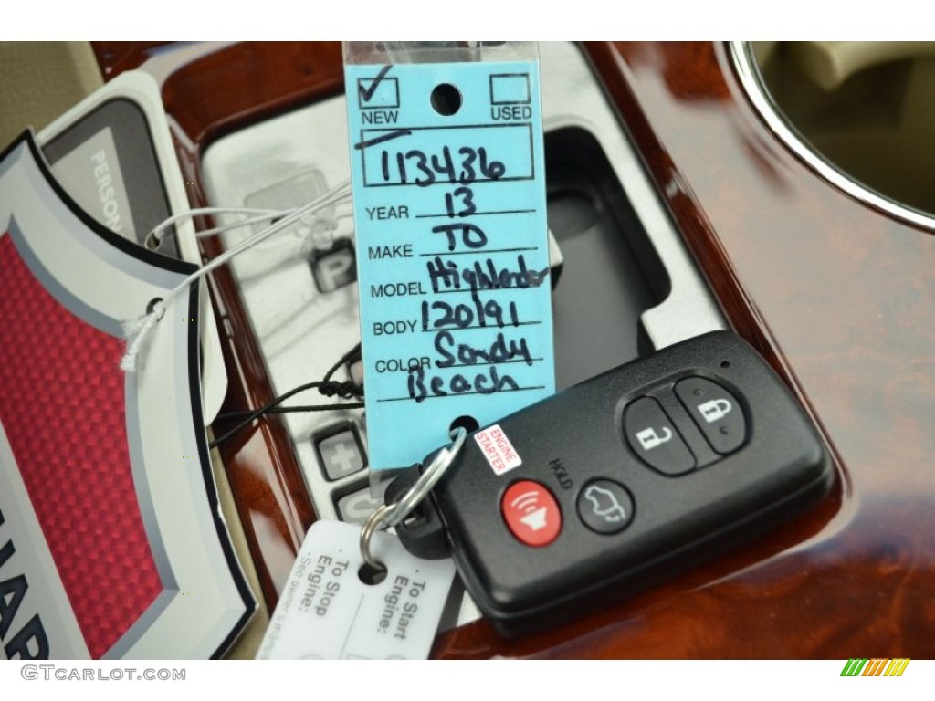 2013 Toyota Highlander Limited Keys Photos