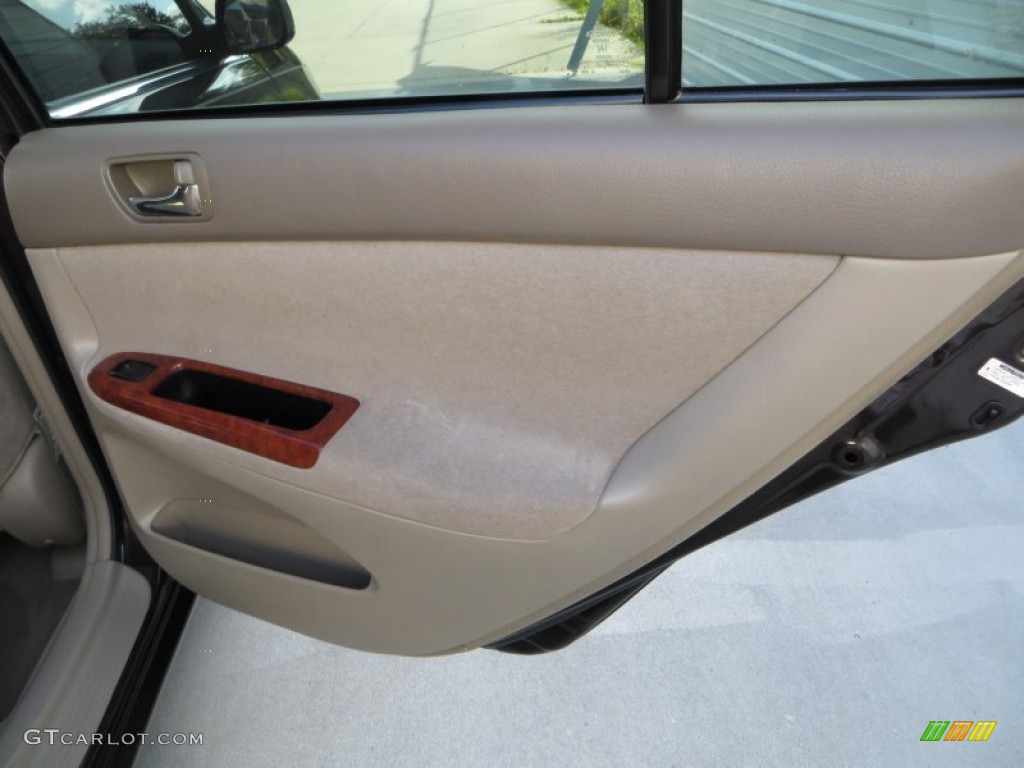 2003 Camry XLE - Black Walnut Pearl / Taupe photo #23