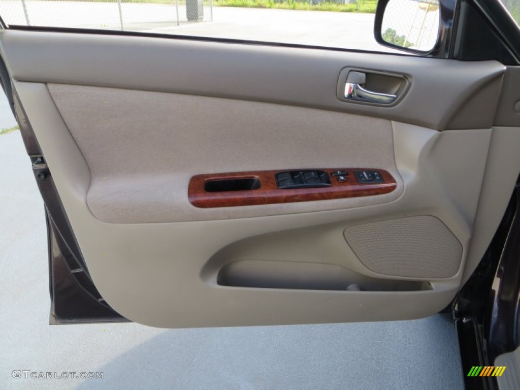 2003 Camry XLE - Black Walnut Pearl / Taupe photo #28