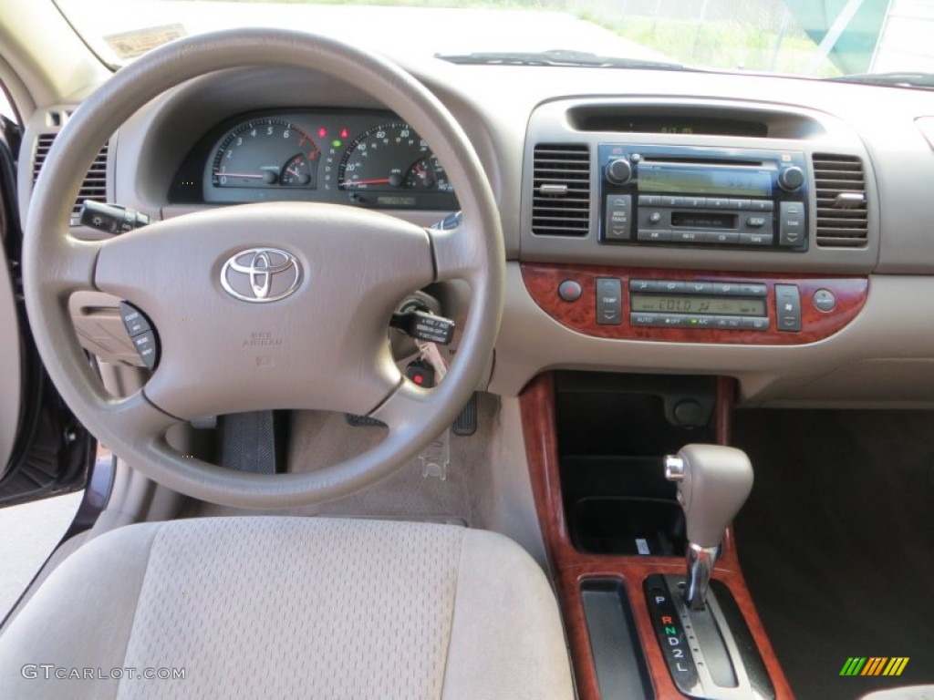 2003 Camry XLE - Black Walnut Pearl / Taupe photo #32