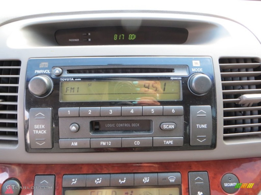 2003 Toyota Camry XLE Audio System Photo #81574554