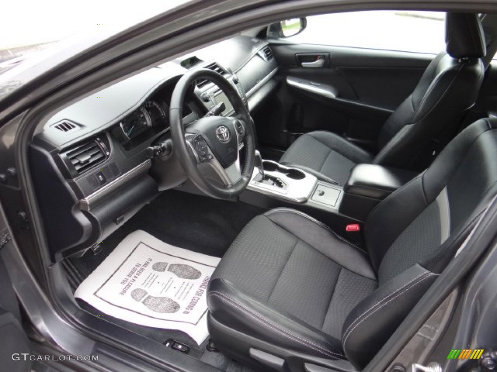 Black/Ash Interior 2013 Toyota Camry SE Photo #81576291