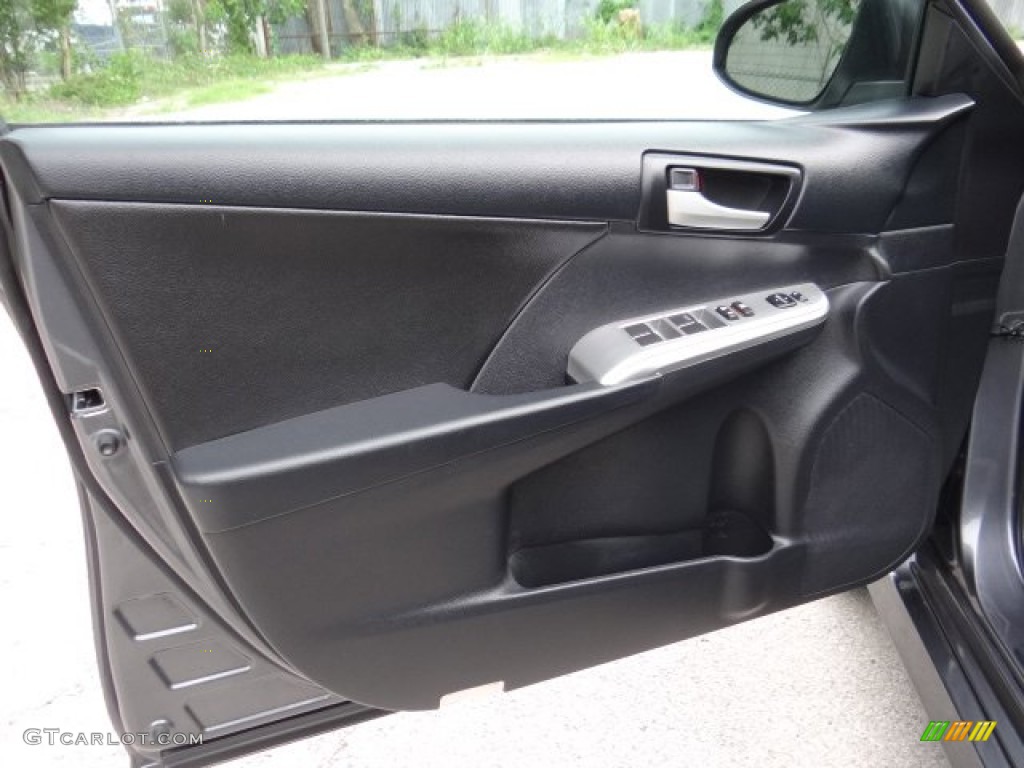 2013 Toyota Camry SE Black/Ash Door Panel Photo #81576311