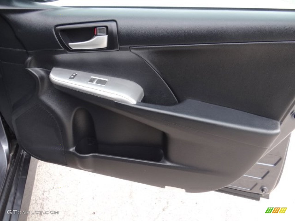 2013 Toyota Camry SE Door Panel Photos
