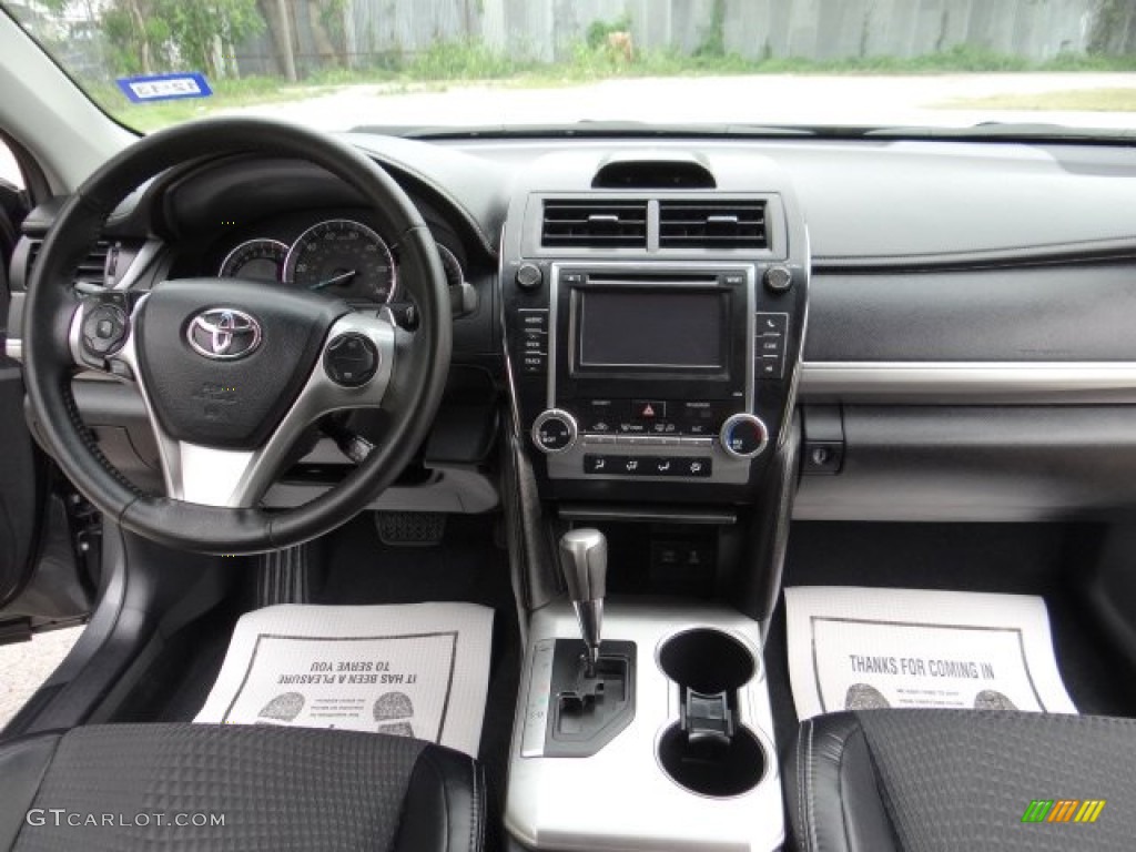 2013 Toyota Camry SE Black/Ash Dashboard Photo #81576488