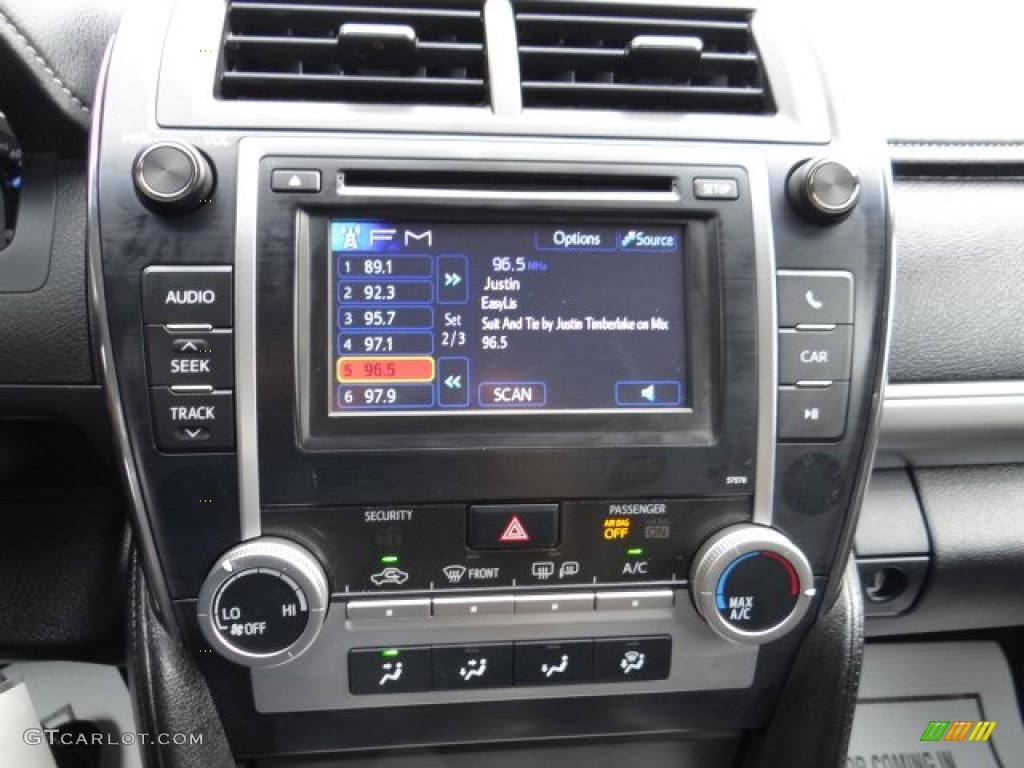 2013 Toyota Camry SE Controls Photo #81576616
