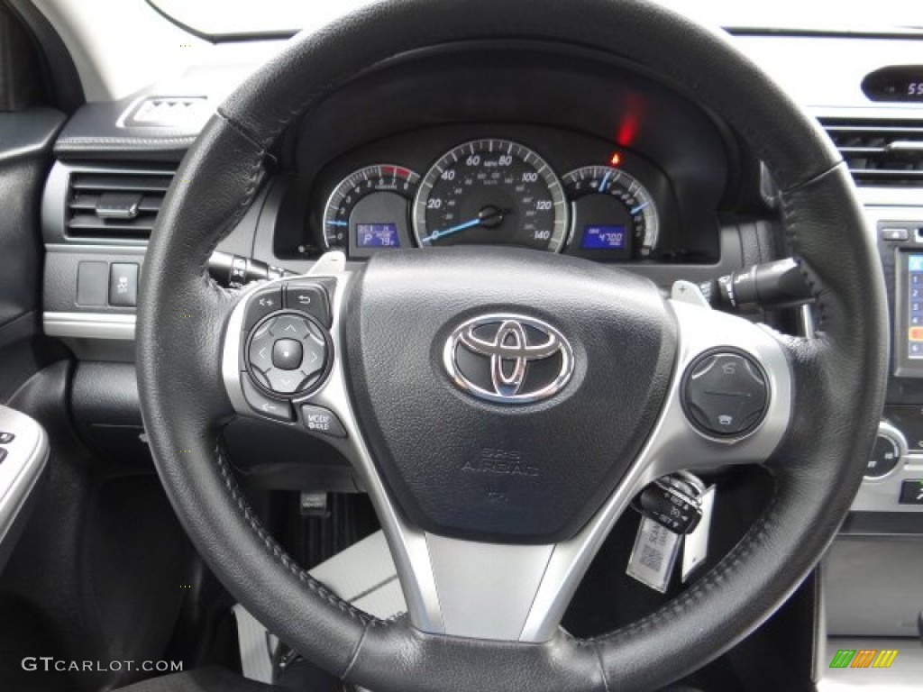 2013 Toyota Camry SE Steering Wheel Photos