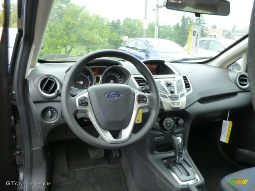 2013 Fiesta SE Sedan - Tuxedo Black / Charcoal Black/Blue Accent photo #10