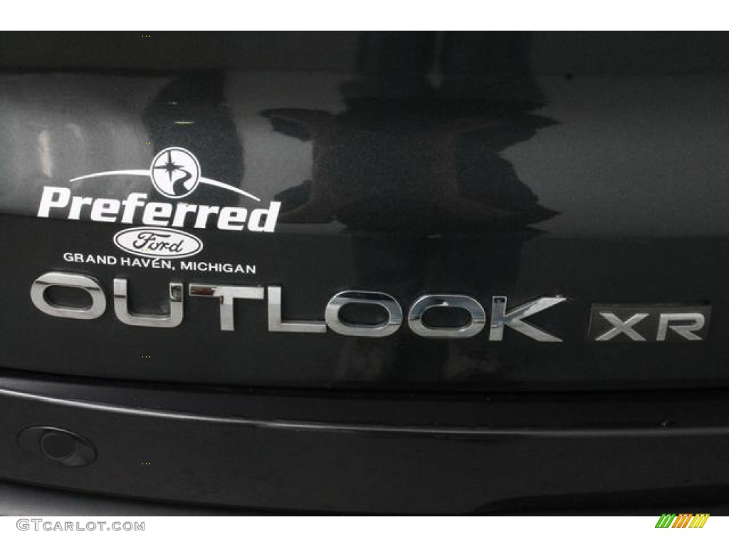 2007 Outlook XR AWD - Charcoal Black / Black photo #15