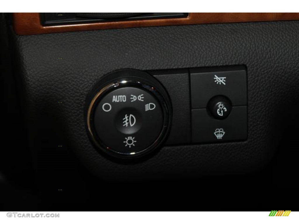2007 Outlook XR AWD - Charcoal Black / Black photo #47