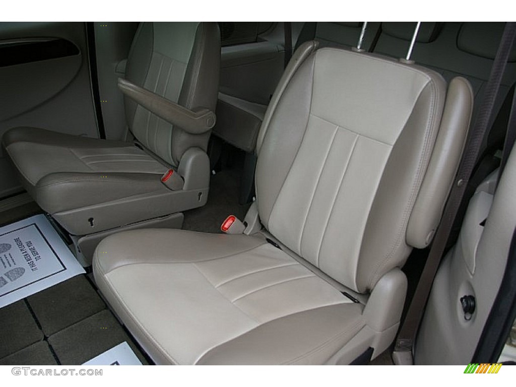 2007 Chrysler Town & Country Touring Rear Seat Photo #81588302