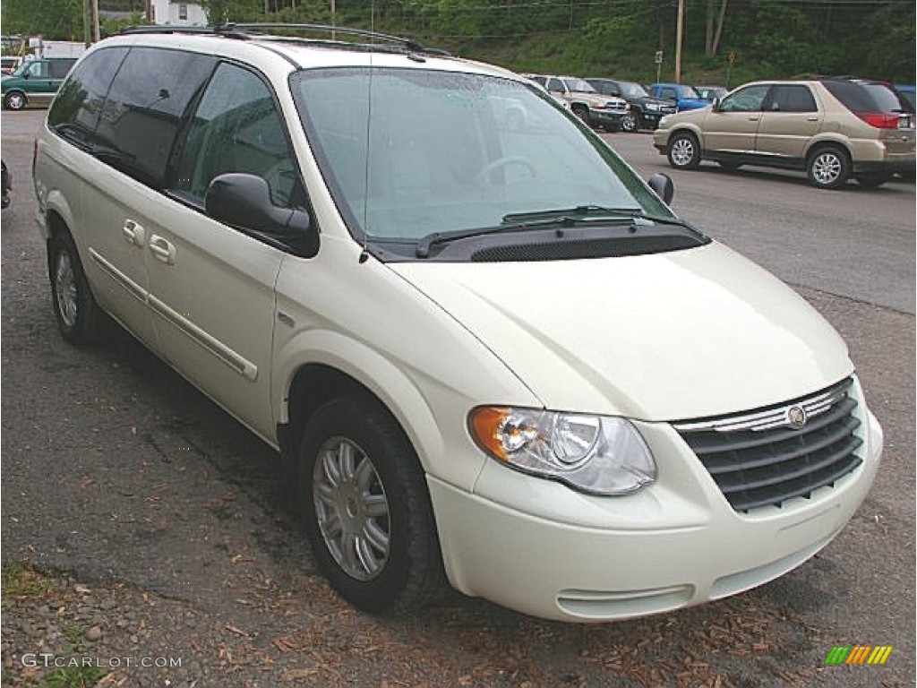 Cool Vanilla White 2007 Chrysler Town & Country Touring Exterior Photo #81588655