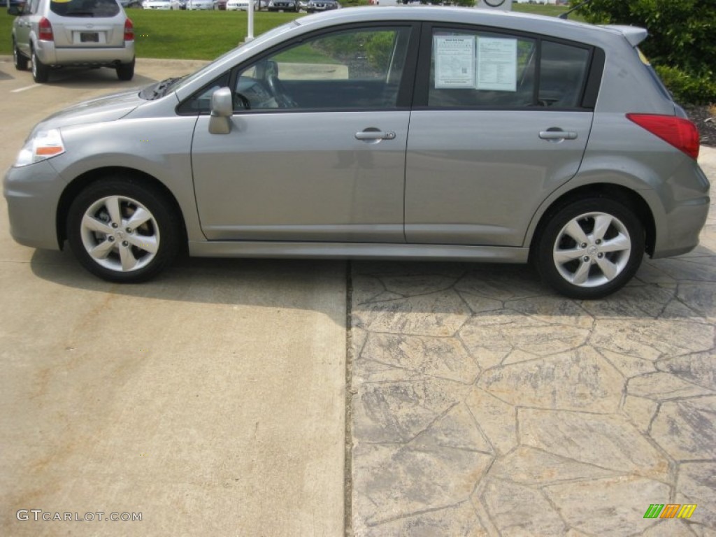 2012 Versa 1.8 SL Hatchback - Magnetic Gray Metallic / Charcoal photo #8