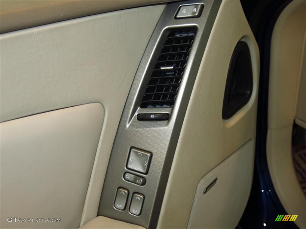 2004 Cadillac XLR Roadster Controls Photo #81597395
