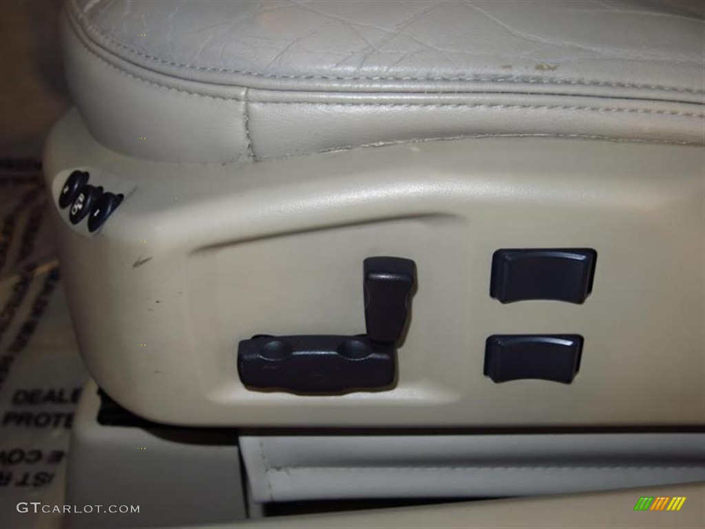 2004 Cadillac XLR Roadster Controls Photo #81597459