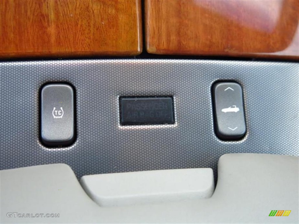 2004 Cadillac XLR Roadster Controls Photo #81597678