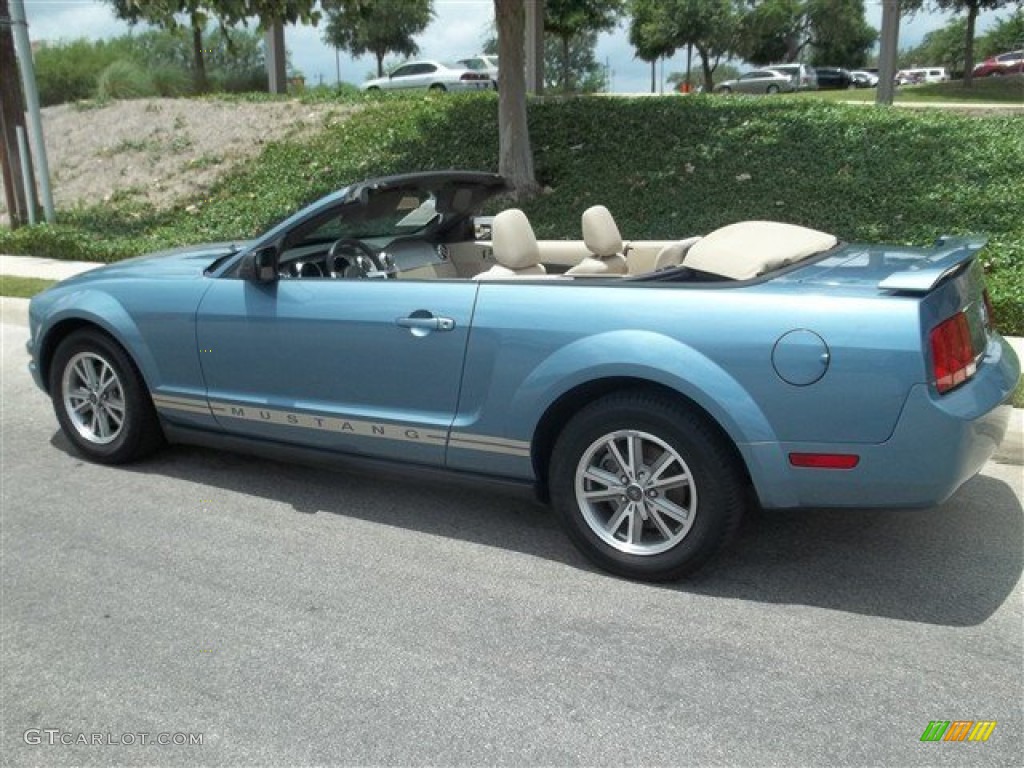 2005 Mustang V6 Deluxe Convertible - Windveil Blue Metallic / Medium Parchment photo #2