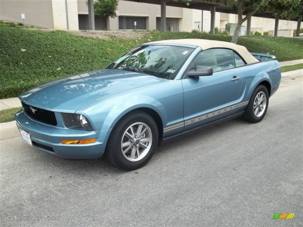 2005 Mustang V6 Deluxe Convertible - Windveil Blue Metallic / Medium Parchment photo #3