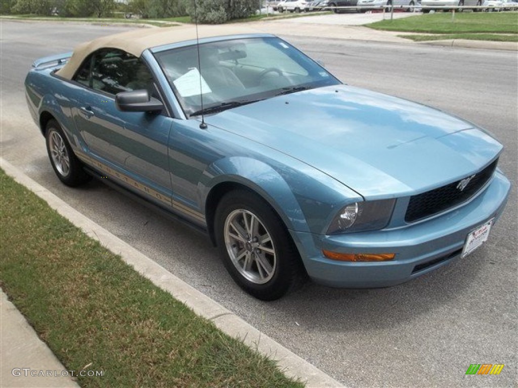 2005 Mustang V6 Deluxe Convertible - Windveil Blue Metallic / Medium Parchment photo #9
