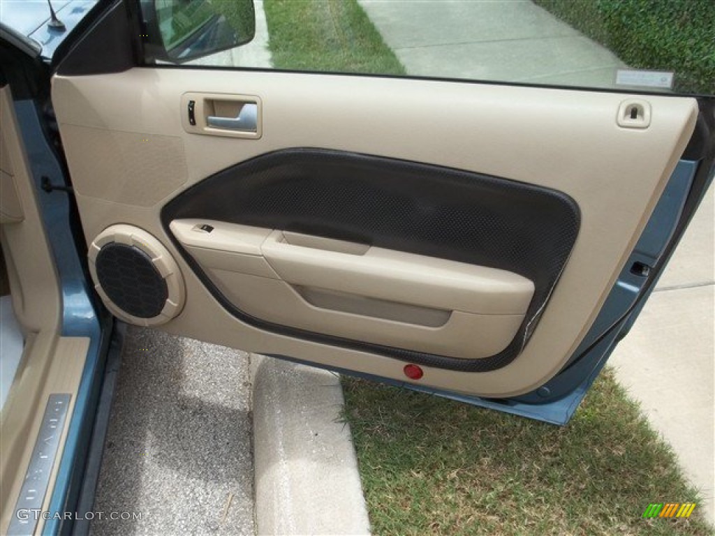 2005 Ford Mustang V6 Deluxe Convertible Door Panel Photos