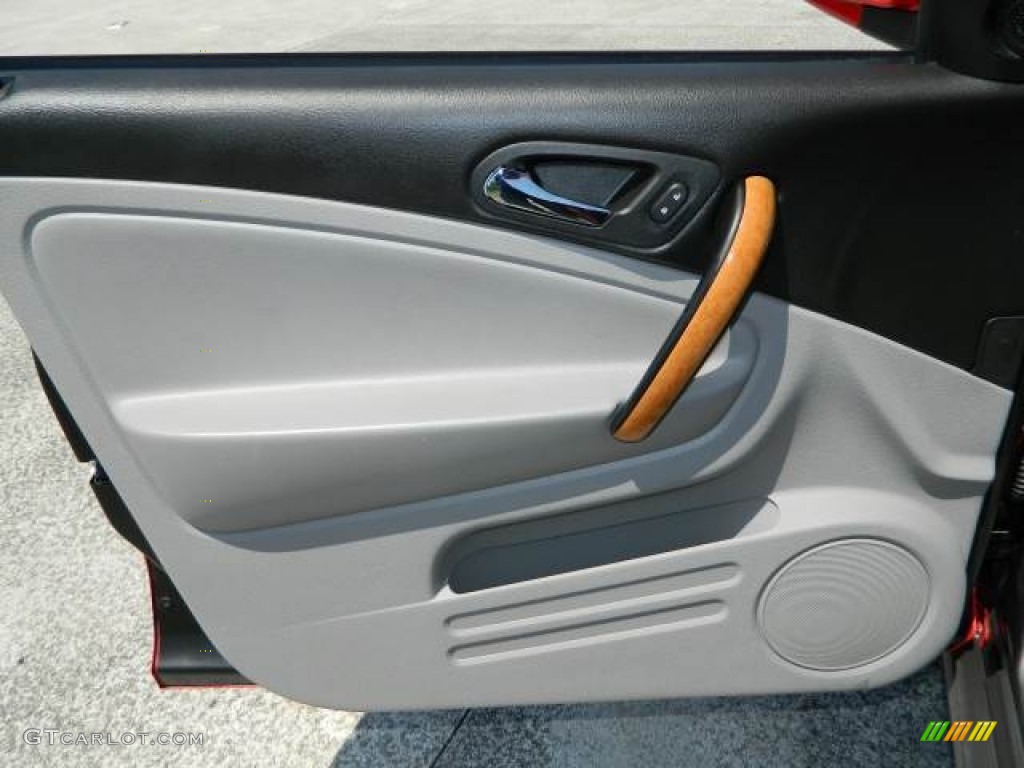 2006 Saturn VUE V6 Door Panel Photos