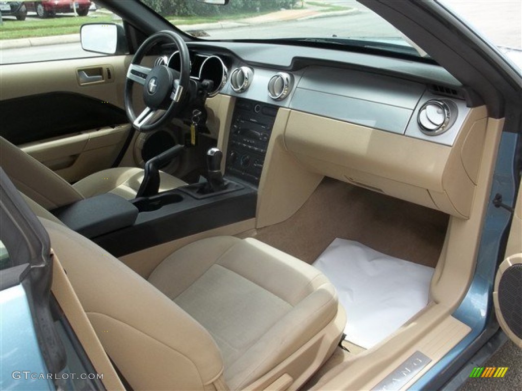 Medium Parchment Interior 2005 Ford Mustang V6 Deluxe Convertible Photo #81599138