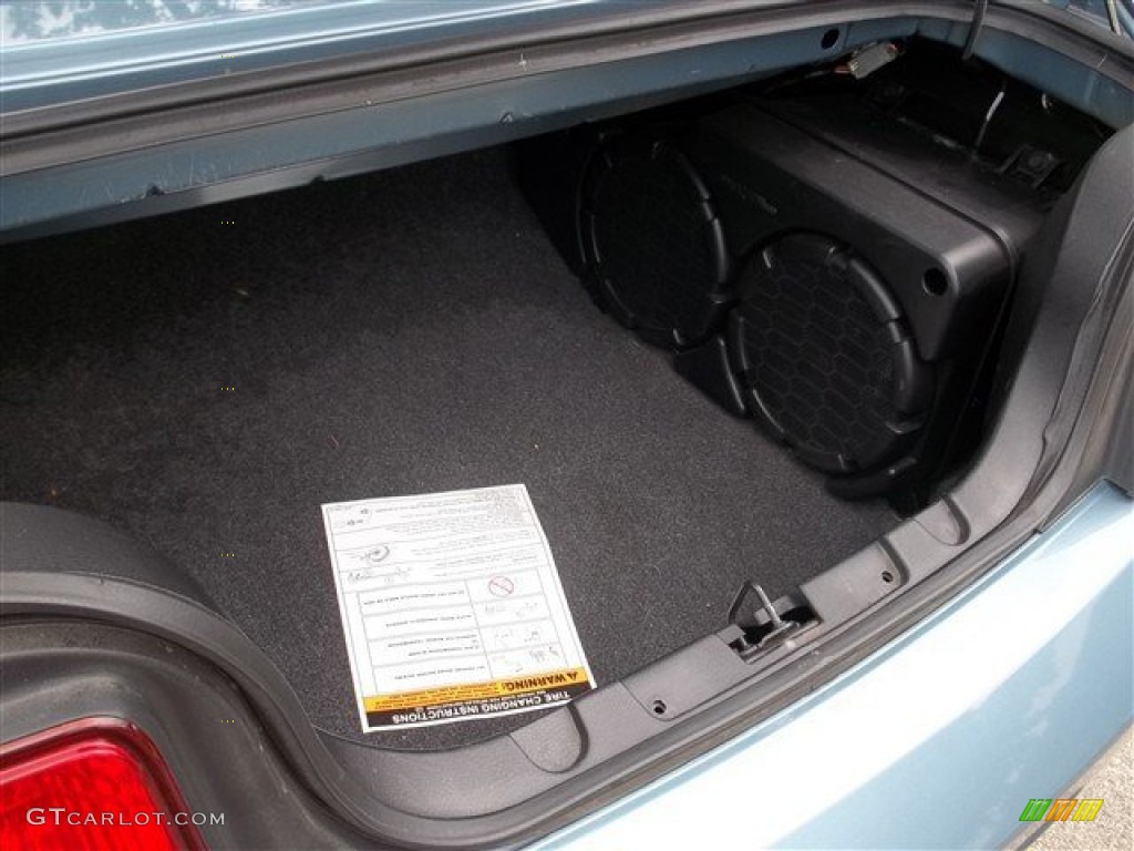 2005 Ford Mustang V6 Deluxe Convertible Trunk Photos