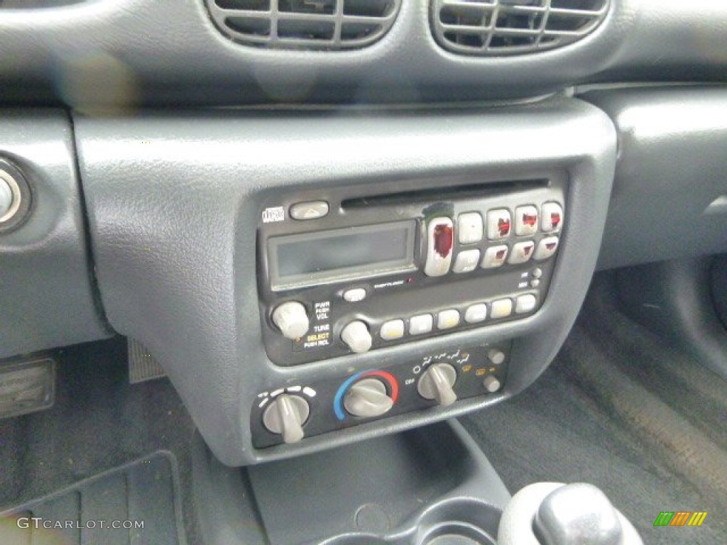 2000 Pontiac Sunfire SE Sedan Controls Photo #81599670