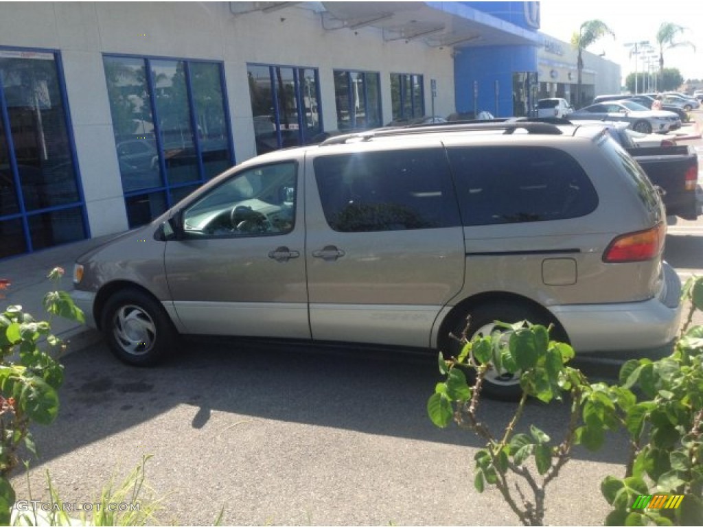 1999 Sienna XLE - Sable Pearl / Oak Beige photo #2