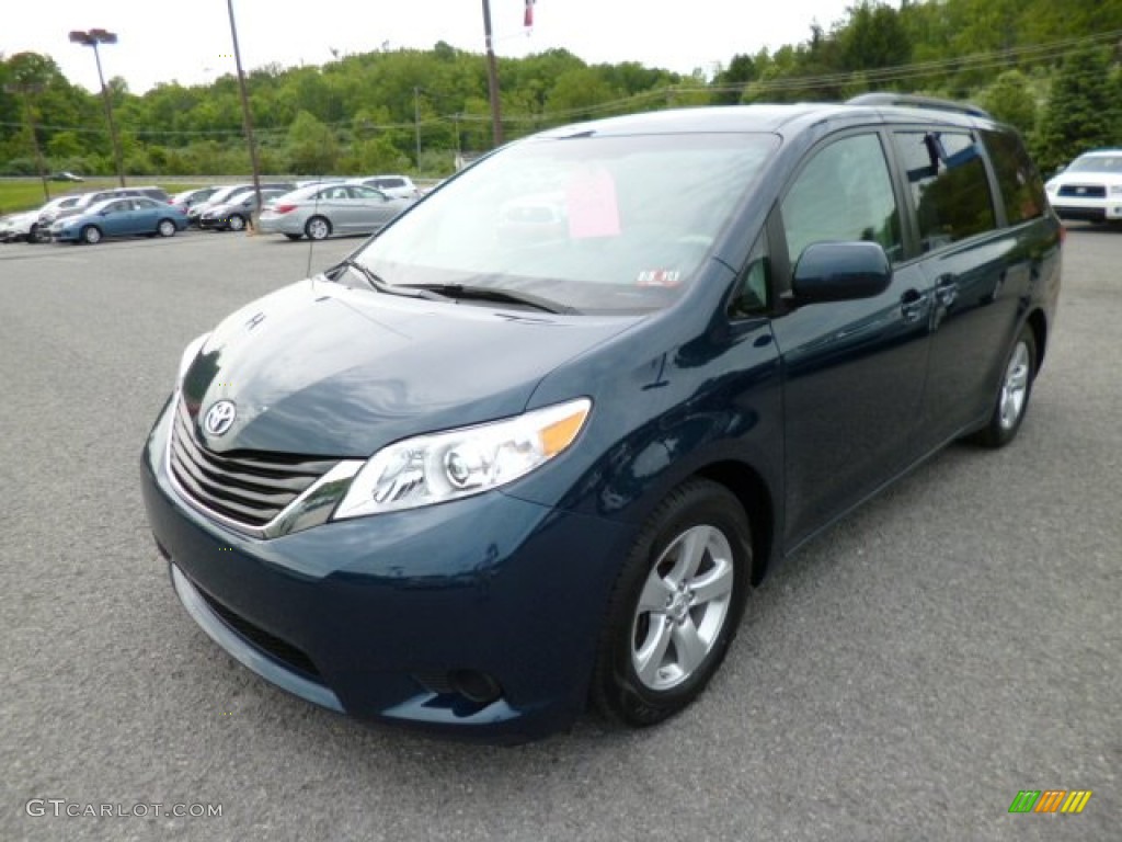 2011 Sienna LE - South Pacific Blue Pearl / Light Gray photo #3