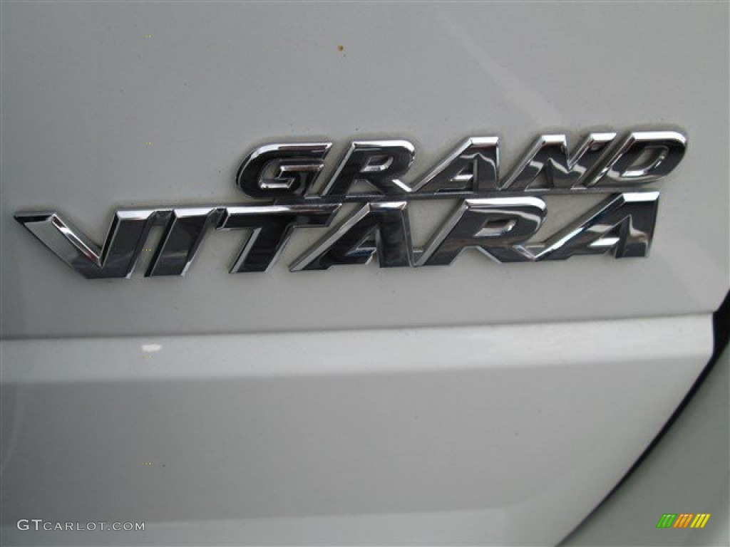2011 Grand Vitara Limited - White Water Pearl / Beige photo #2