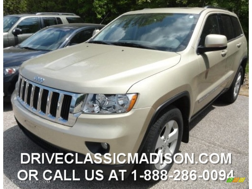 2011 Grand Cherokee Laredo X Package 4x4 - White Gold Metallic / Dark Frost Beige/Light Frost Beige photo #1