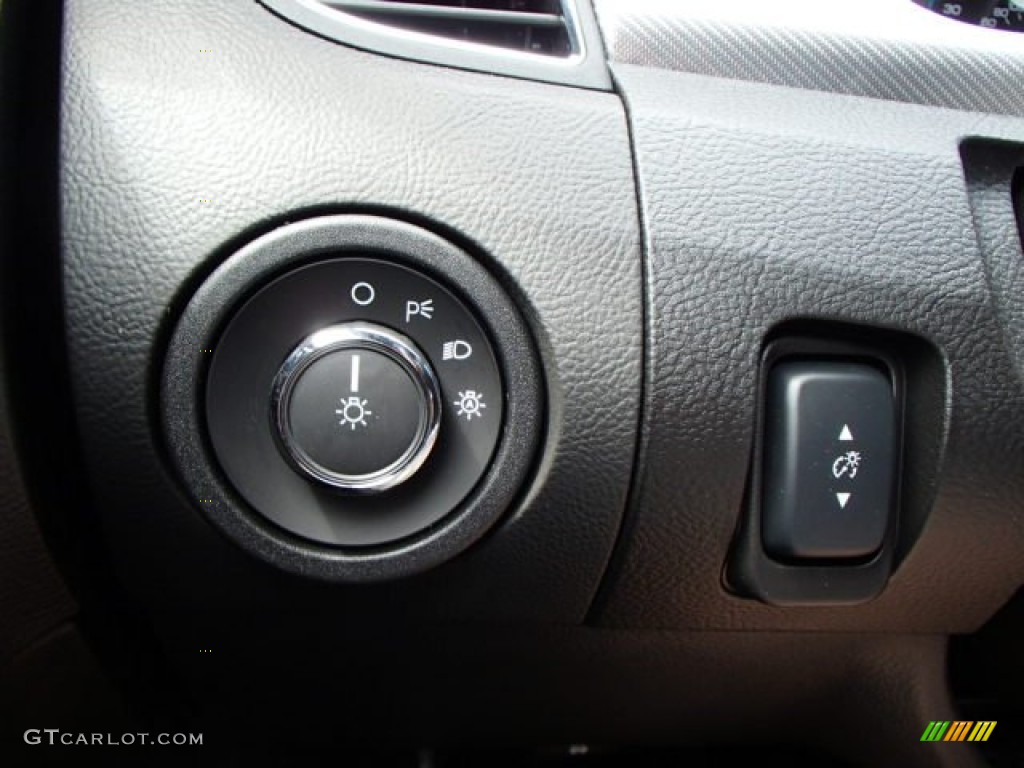 2013 Ford Taurus SHO AWD Controls Photo #81611308