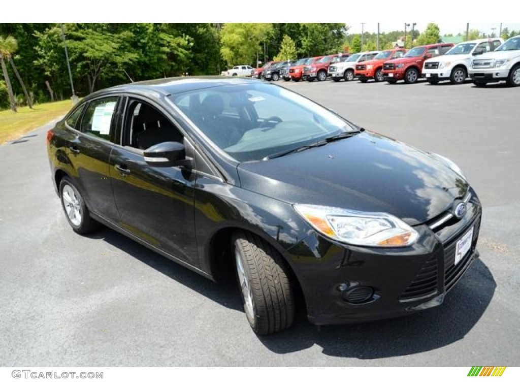 2013 Focus SE Sedan - Tuxedo Black / Charcoal Black photo #3