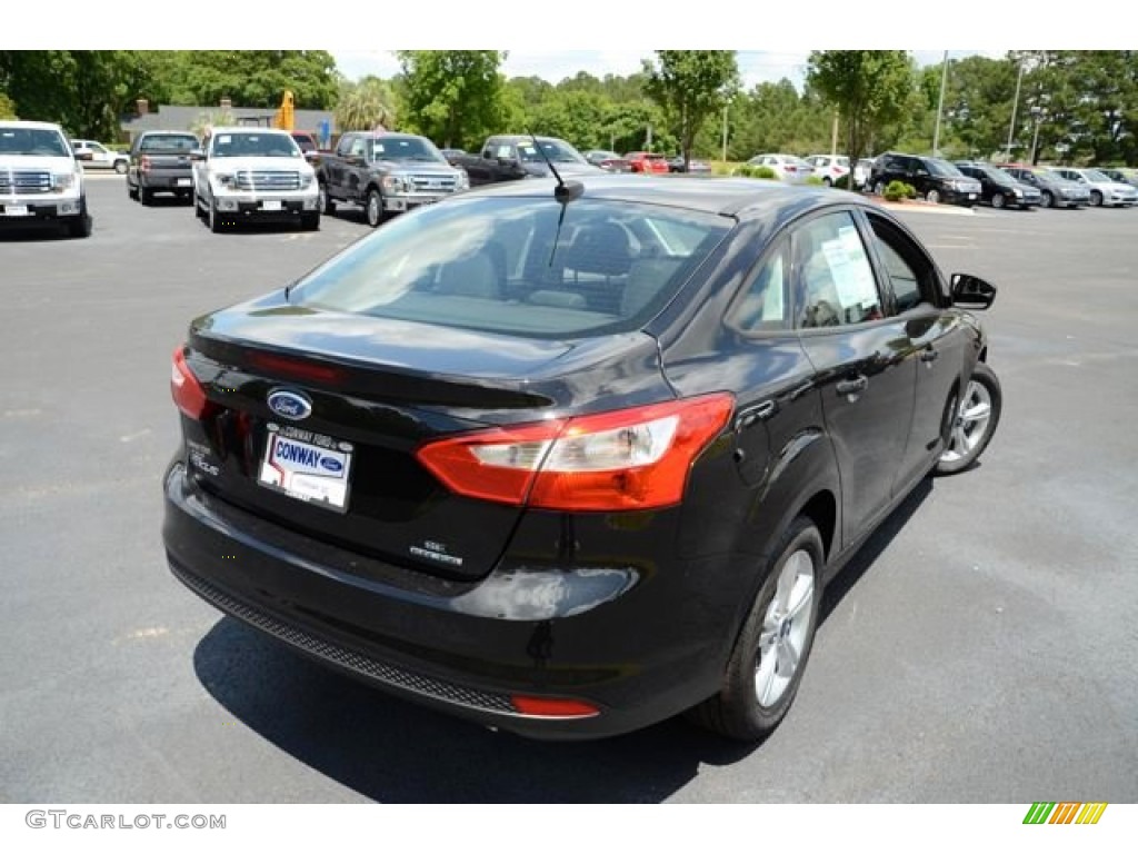 2013 Focus SE Sedan - Tuxedo Black / Charcoal Black photo #5