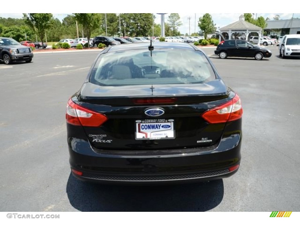 2013 Focus SE Sedan - Tuxedo Black / Charcoal Black photo #6