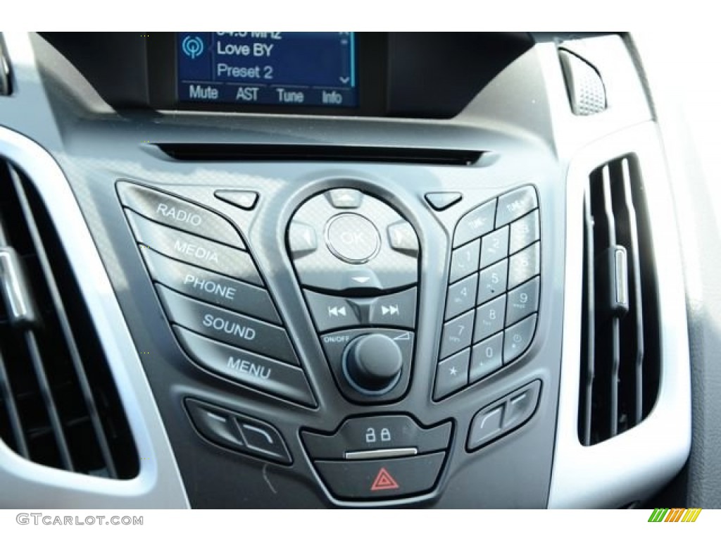 2013 Focus SE Sedan - Ruby Red / Charcoal Black photo #22