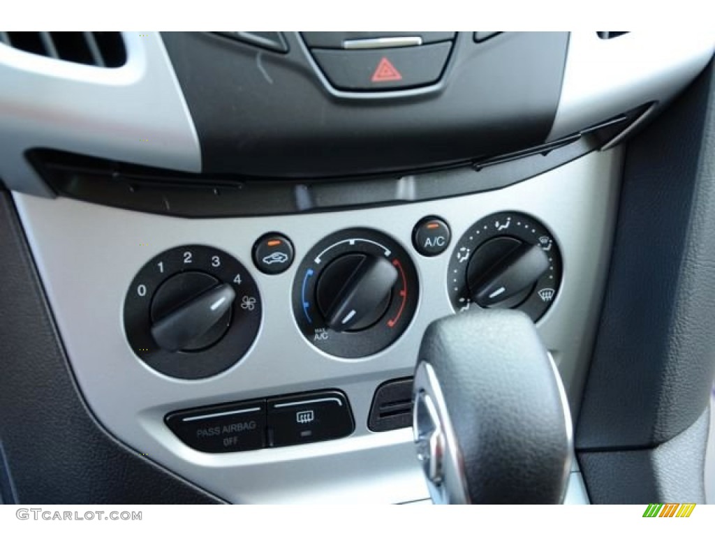 2013 Focus SE Sedan - Ruby Red / Charcoal Black photo #24