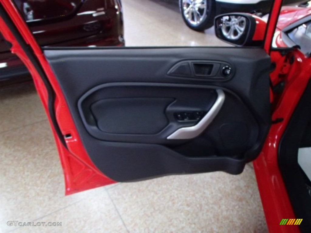 2013 Fiesta SE Sedan - Race Red / Charcoal Black photo #11