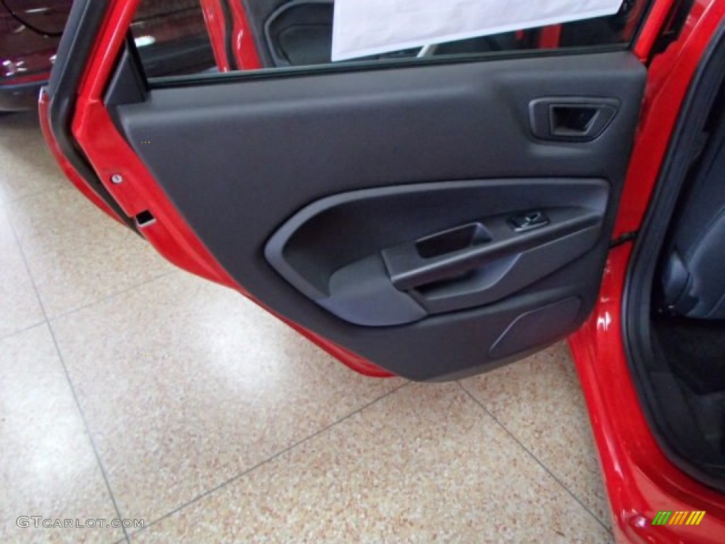 2013 Fiesta SE Sedan - Race Red / Charcoal Black photo #13