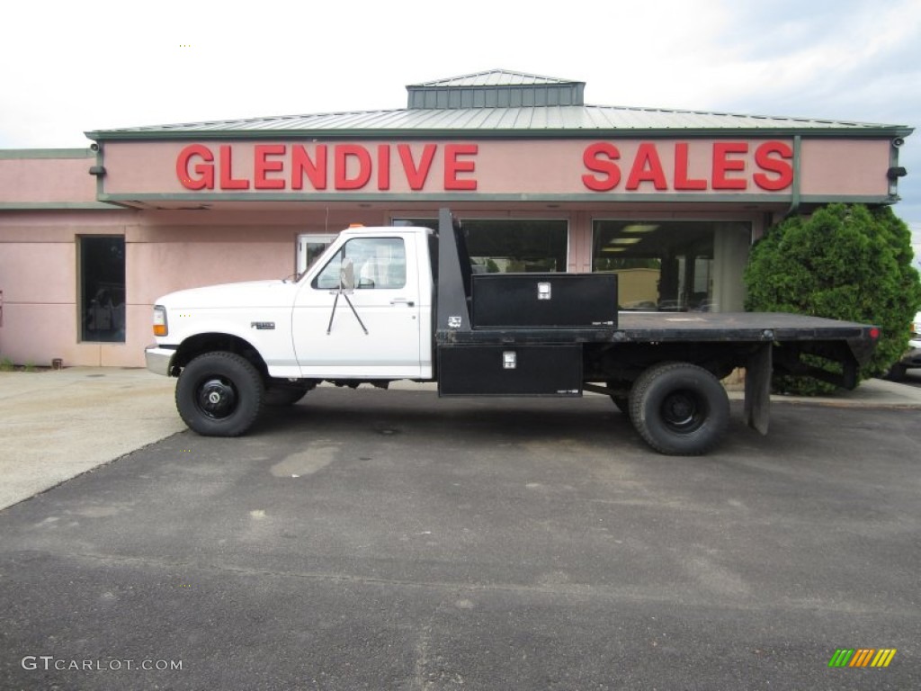 1996 F350 XL Regular Cab 4x4 Stake Truck - Oxford White / Beige photo #2
