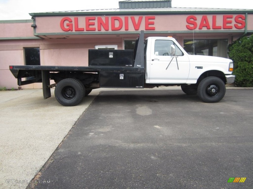 1996 F350 XL Regular Cab 4x4 Stake Truck - Oxford White / Beige photo #3