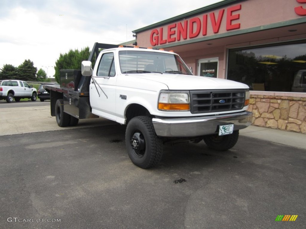 1996 F350 XL Regular Cab 4x4 Stake Truck - Oxford White / Beige photo #4