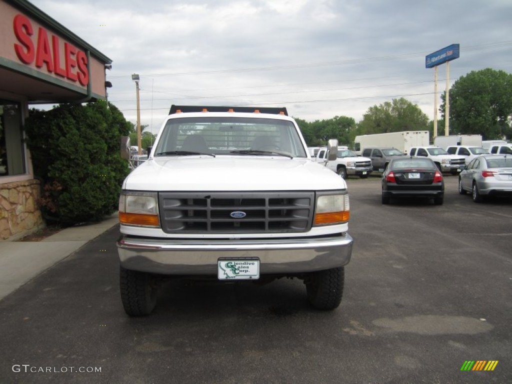 1996 F350 XL Regular Cab 4x4 Stake Truck - Oxford White / Beige photo #10