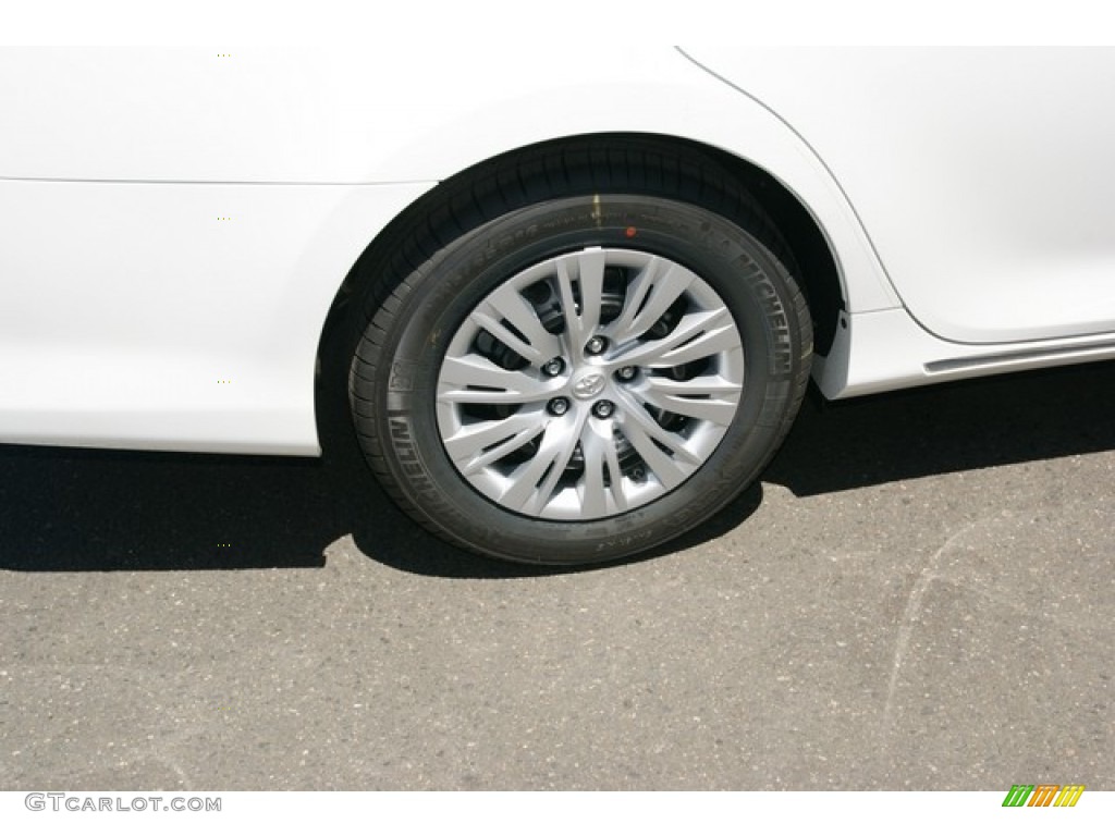 2013 Camry LE - Super White / Ivory photo #9