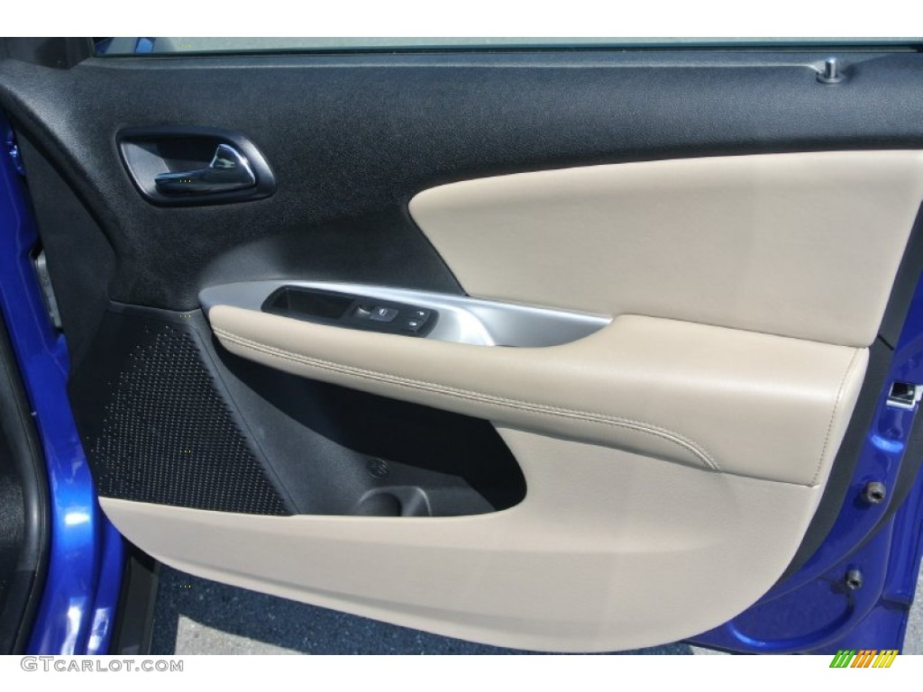 2012 Dodge Journey SE Door Panel Photos