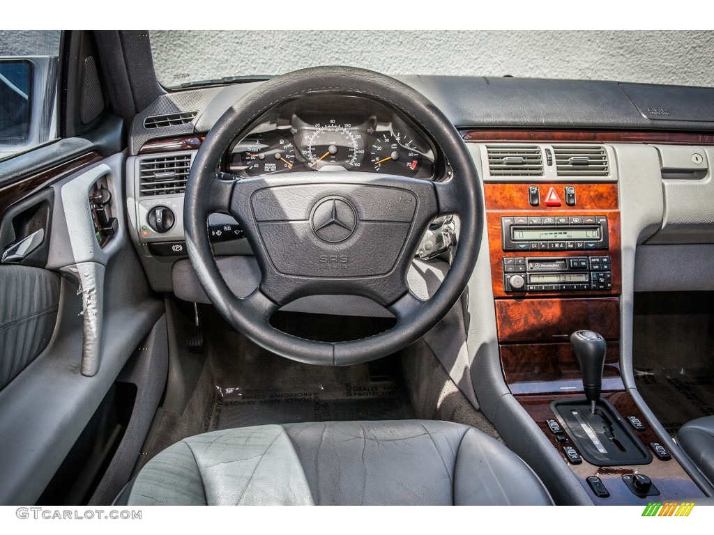 1996 Mercedes-Benz E 320 Sedan Gray Dashboard Photo #81625341