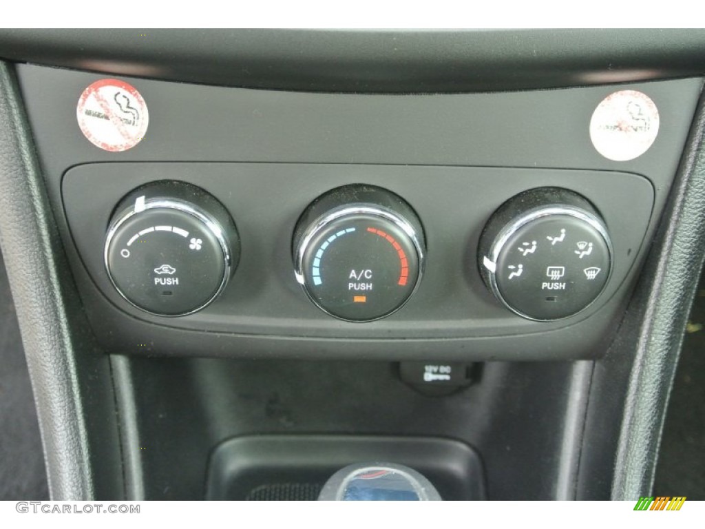 2013 Dodge Avenger SE Controls Photo #81626316