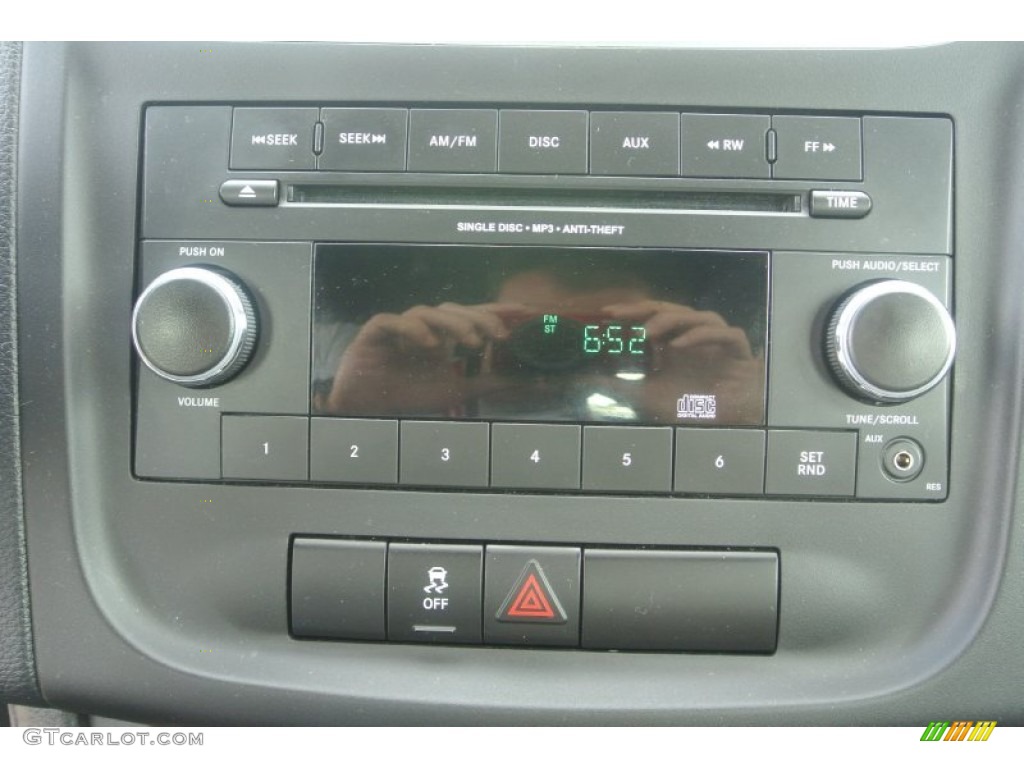 2013 Dodge Avenger SE Audio System Photo #81626337