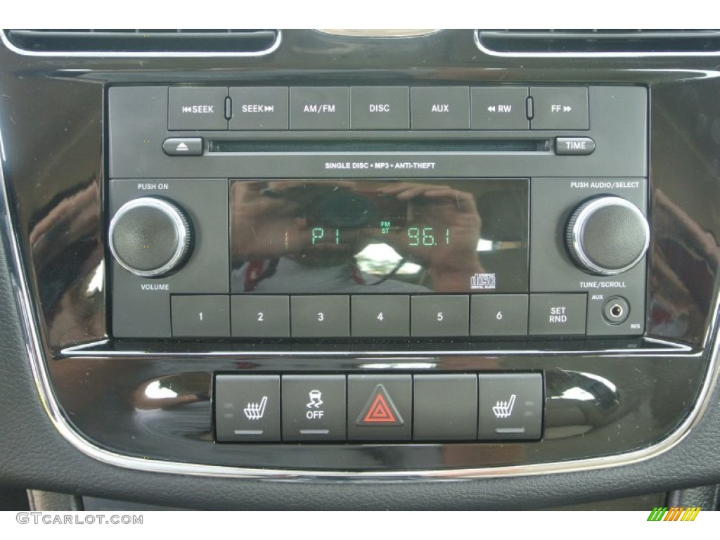 2012 200 LX Sedan - Bright White / Black/Light Frost photo #14